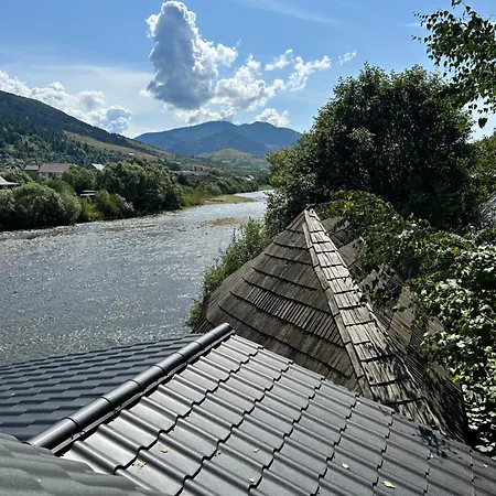 над рікою Mizhhirya (Transcarpathia)