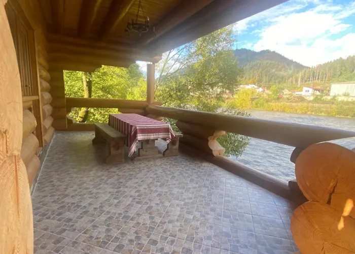 над рікою Tatil Evi Mizhhirya (Transcarpathia)